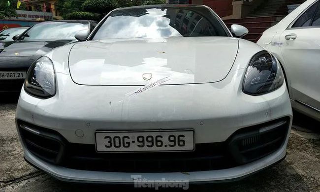 越南河内警方破获特大网络DB案，查封价值百亿的豪车